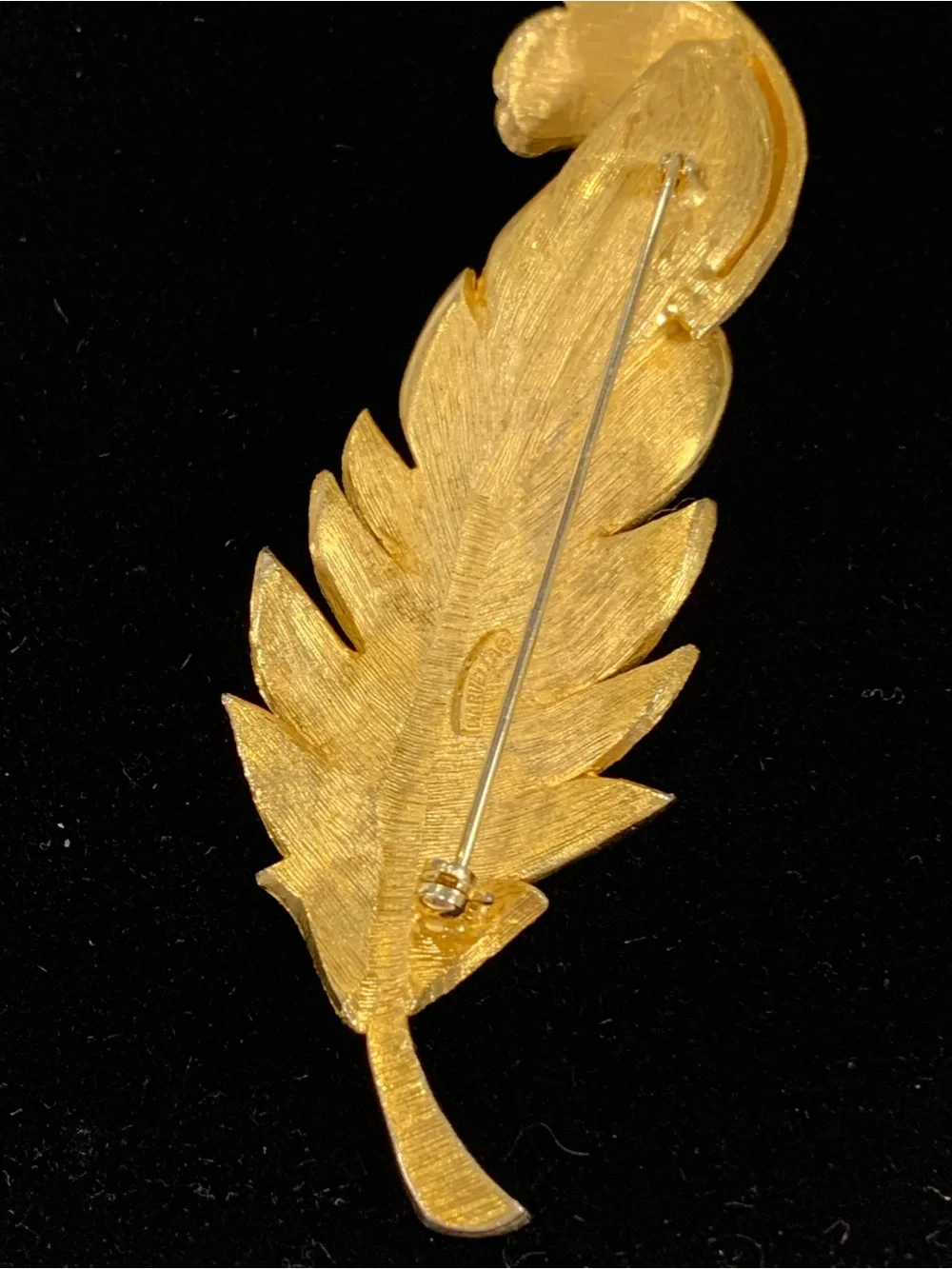 Vintage Marvella Gold Tone Curled Leaf Brooch